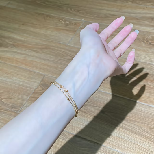Pulsera de tres capas con cuentas