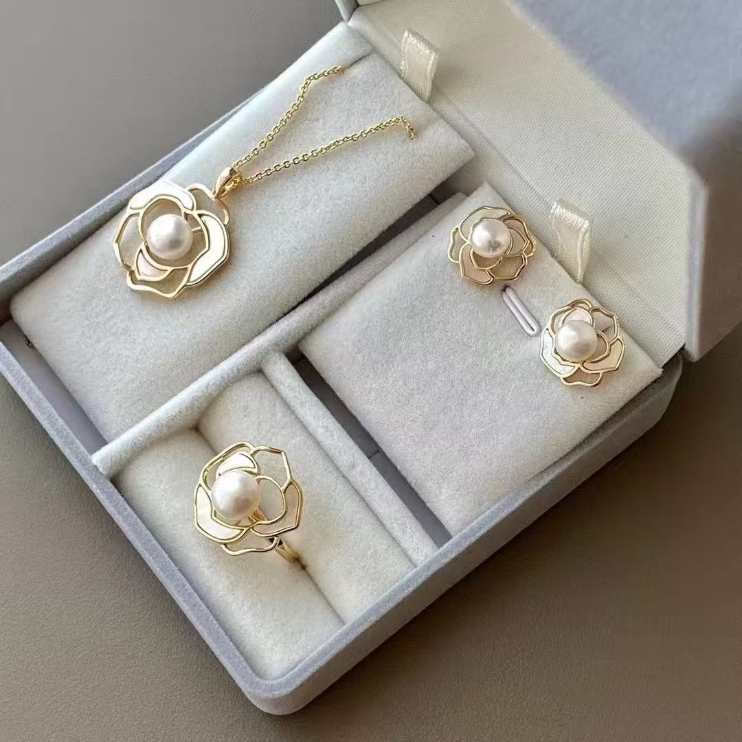 Light Luxury Camellia Ring