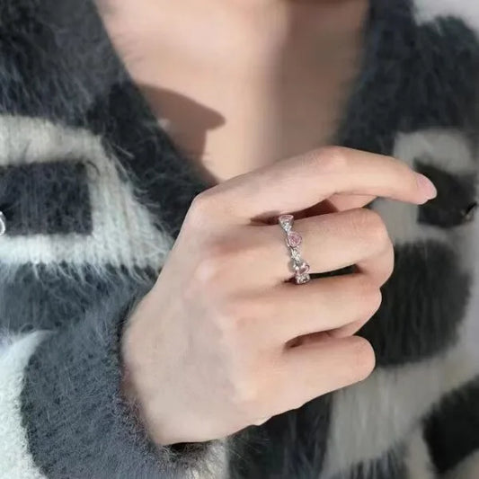 Anillo de plata de ley 925 con diamantes rosas y diseño de amor