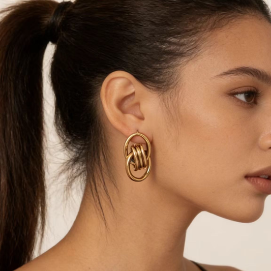 Pendientes de aros entrelazados