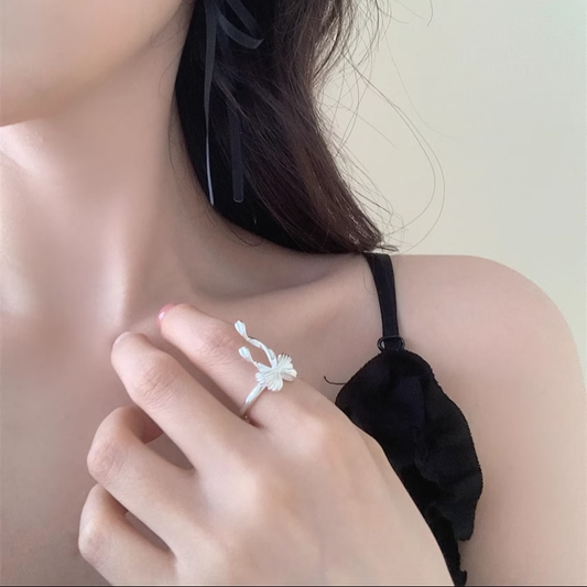 Anillo ajustable Bow Whisper