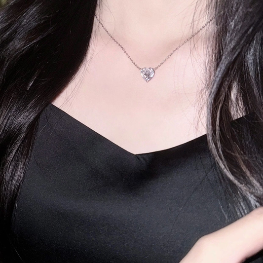 Collar de circonita con forma de corazón de alta transparencia