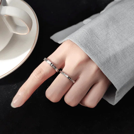 Anillo de plata de ley 925 con patrón de piedra