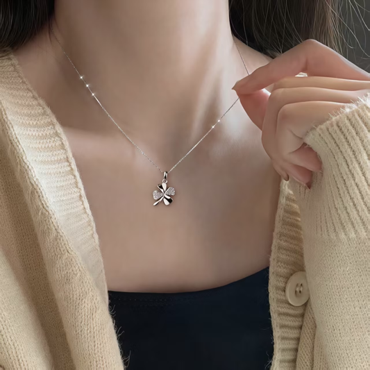 Collar con colgante de trébol de la suerte de plata de ley 925