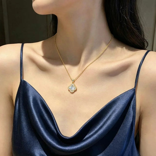 Collar con colgante Trébol Iridiscente
