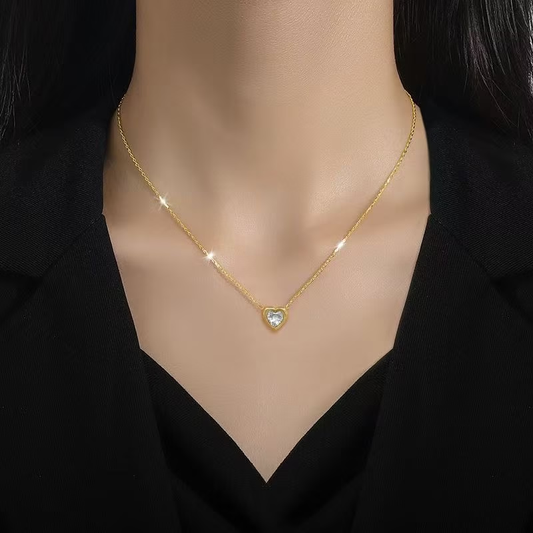 Collar versátil de circonita cúbica con forma de corazón