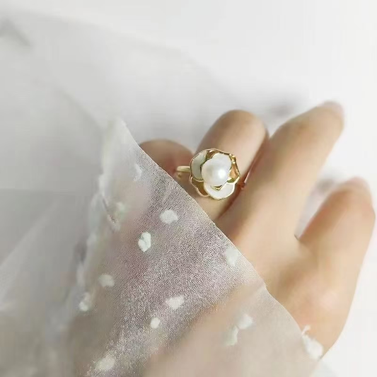 Anillo de Lujo Ligero con Camelia