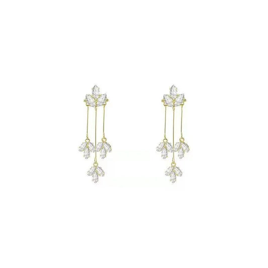 Pendientes de triple pétalo brillantes