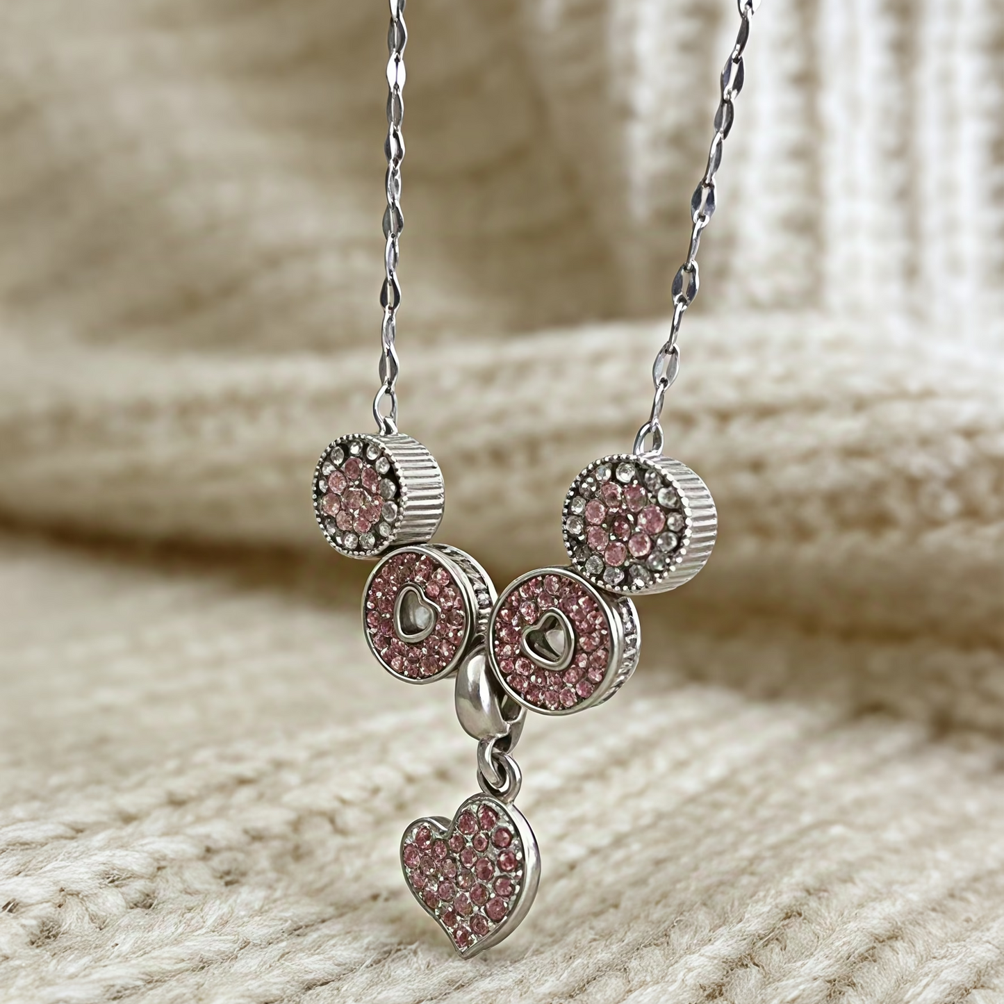 Collier charme orbite rose