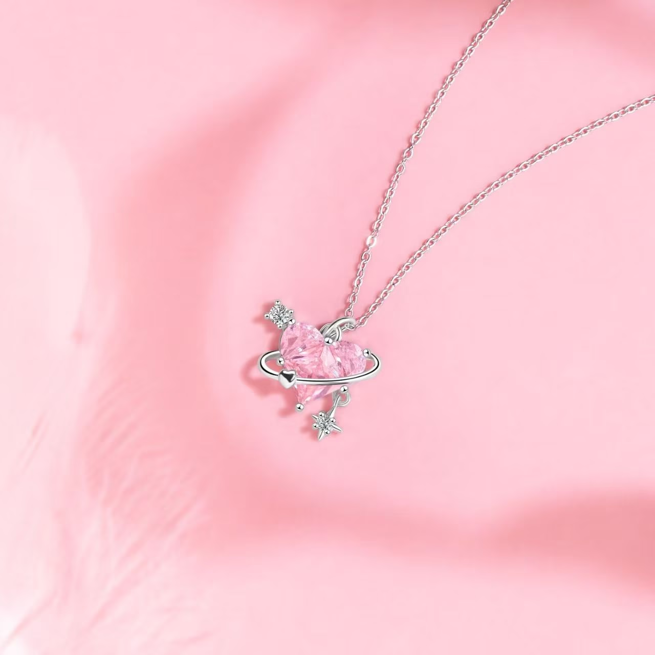 Collier en acier titane cœur en diamant rose