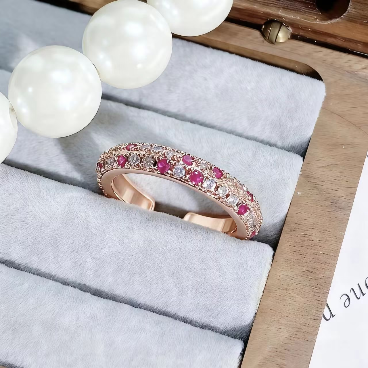 Bague ouverte en pierre précieuse dégradée