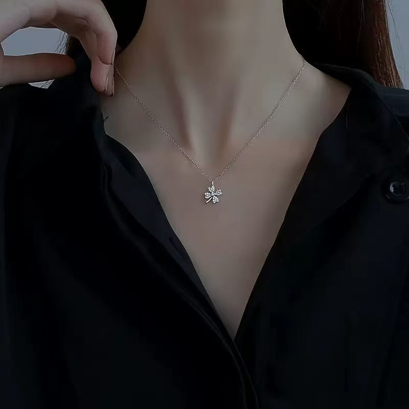 Collar con colgante de trébol de la suerte de plata de ley 925