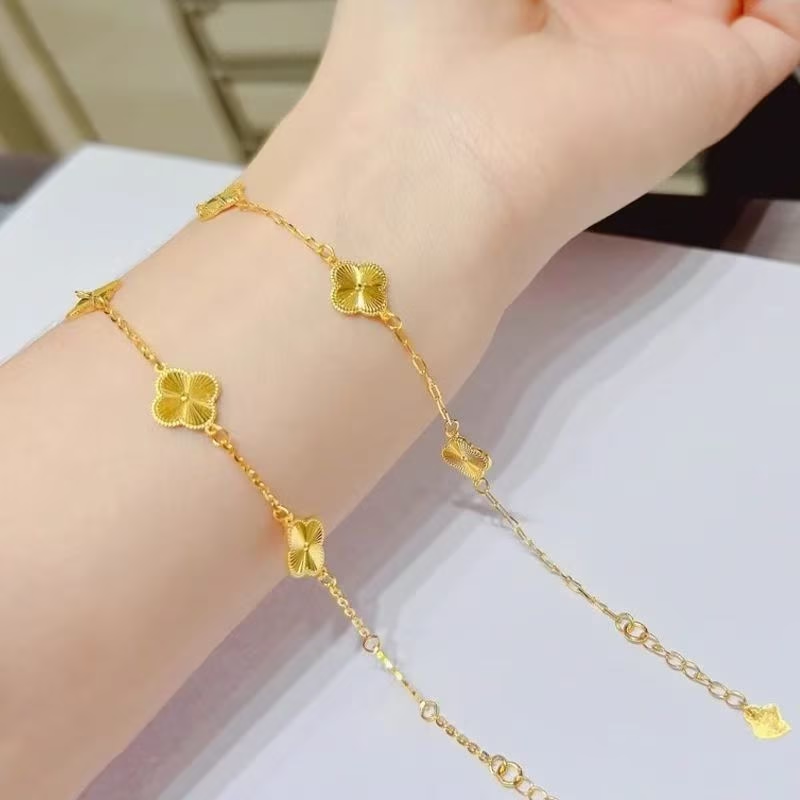 Five-Flower Gold Bracelet