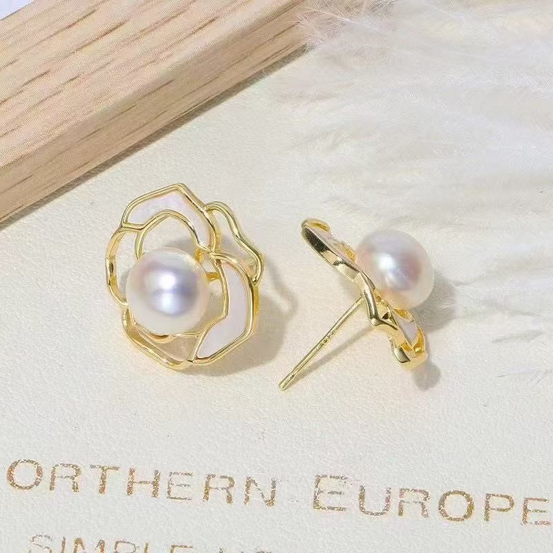 Boucles d'oreilles en camélia léger luxe