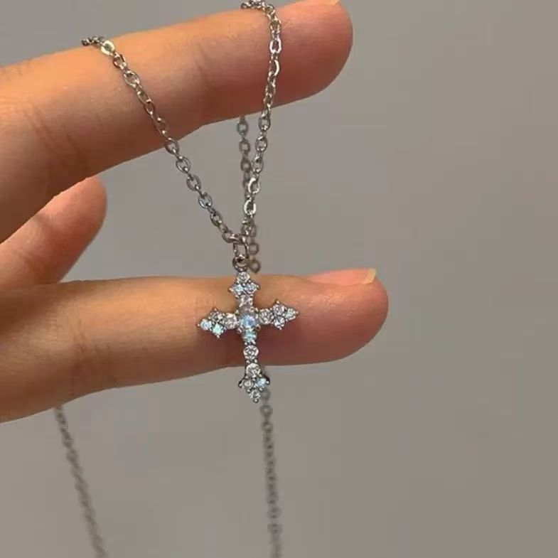 Collar de cruz de circonita de plata de ley 925