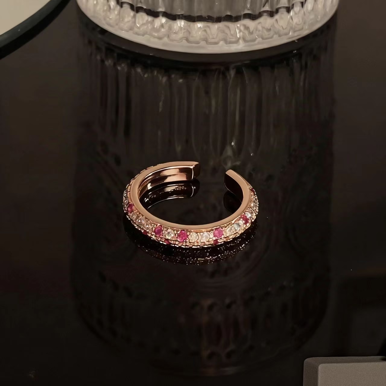 Bague ouverte en pierre précieuse dégradée