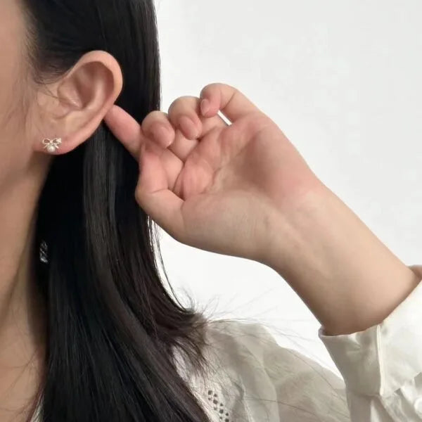 Aretes de lazo de perlas de circonita microengastada de plata de ley 925