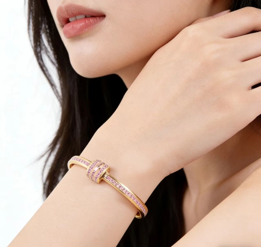 Pulsera con broche de diamante rosa
