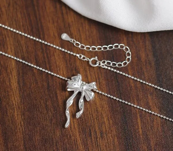 Collar doble de plata de ley 925 con lazo elegante