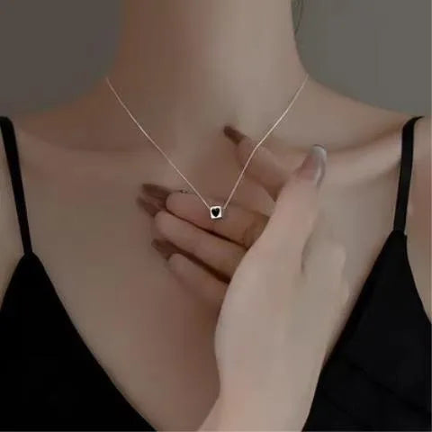 Collar de plata de ley 925 con corazón negro cuadrado