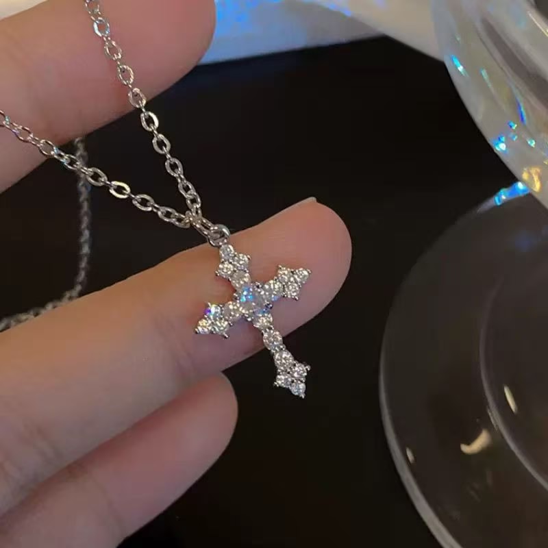 Collar de cruz de circonita de plata de ley 925
