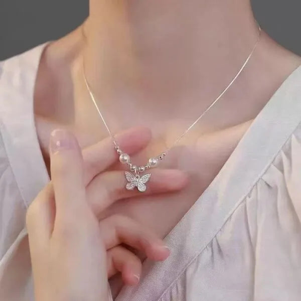 Collar de perlas de imitación con textura de mariposa "Gentle Wind" de plata de ley 925