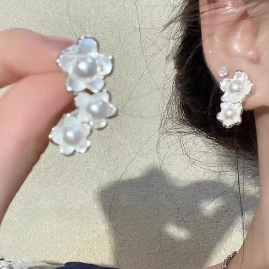 Pendientes colgantes florales asimétricos