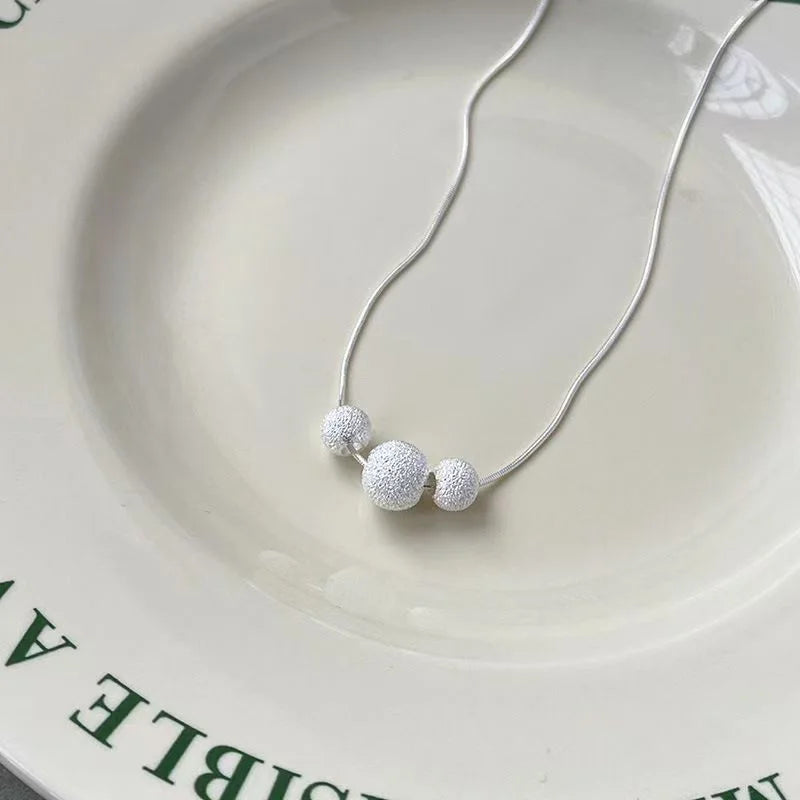 Collar de plata de ley 925 con cuentas de transferencia esmeriladas