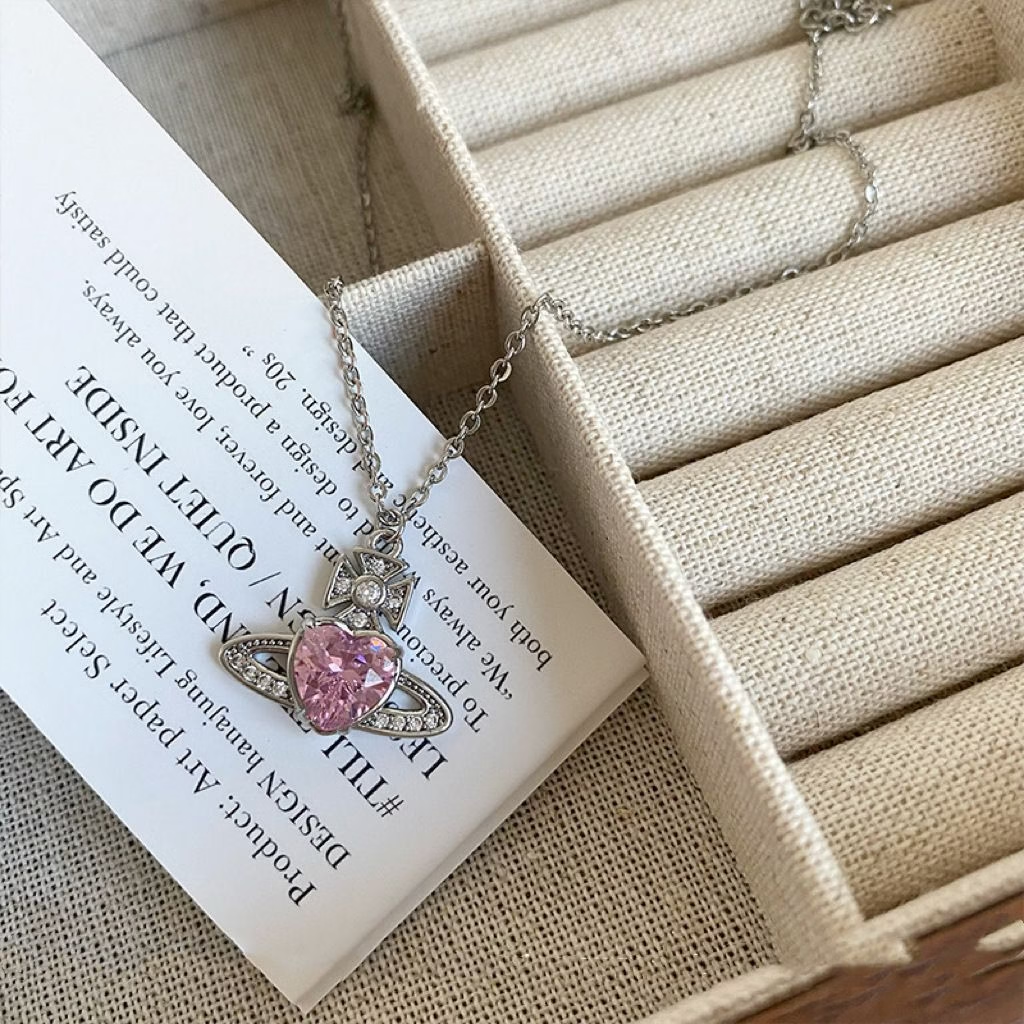 Collar de circonita con forma de corazón rosa Saturno