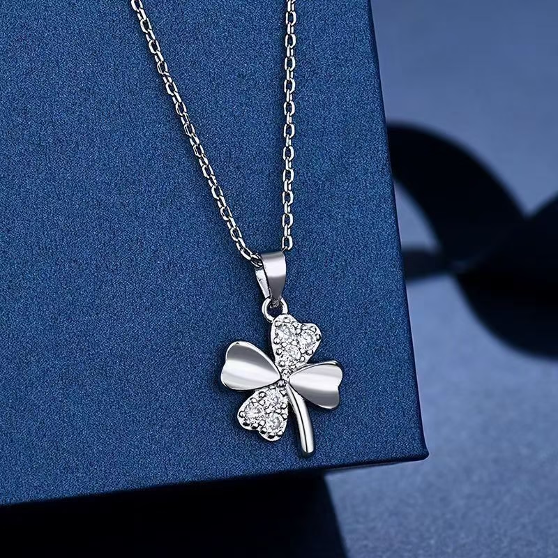 Collar con colgante de trébol de la suerte de plata de ley 925