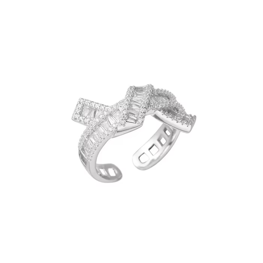 Anillo de circonitas anudadas de acero de titanio