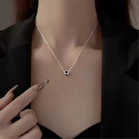 Collar de plata de ley 925 con corazón negro cuadrado