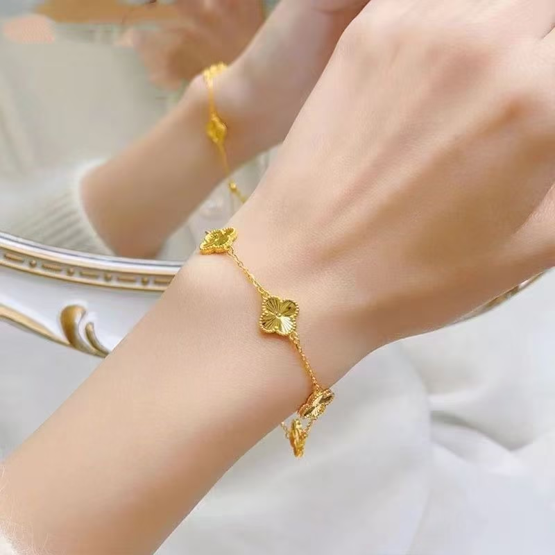 Five-Flower Gold Bracelet