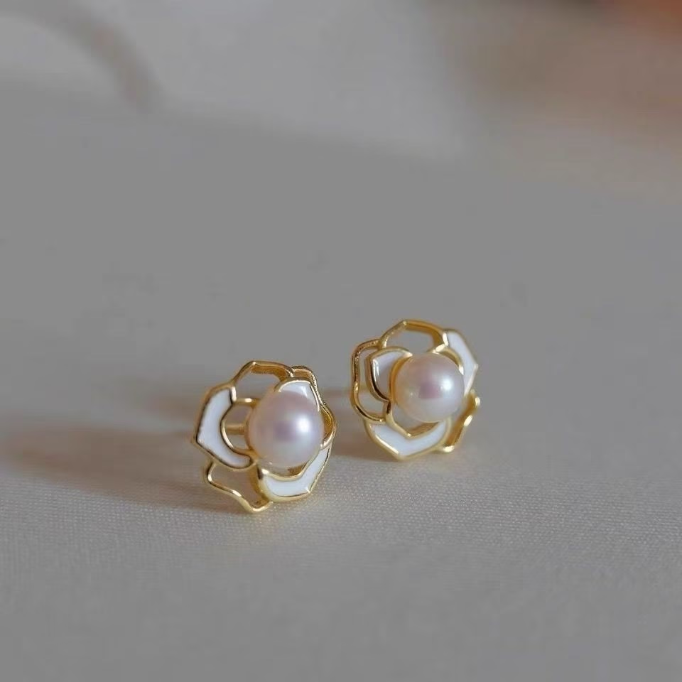 Boucles d'oreilles en camélia léger luxe
