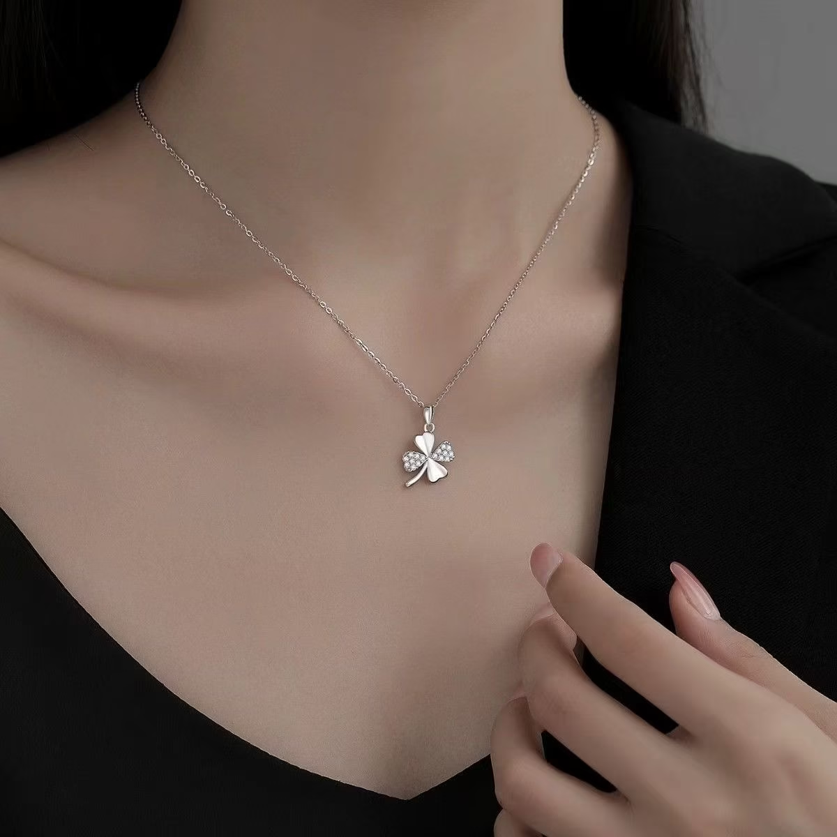 Collar con colgante de trébol de la suerte de plata de ley 925