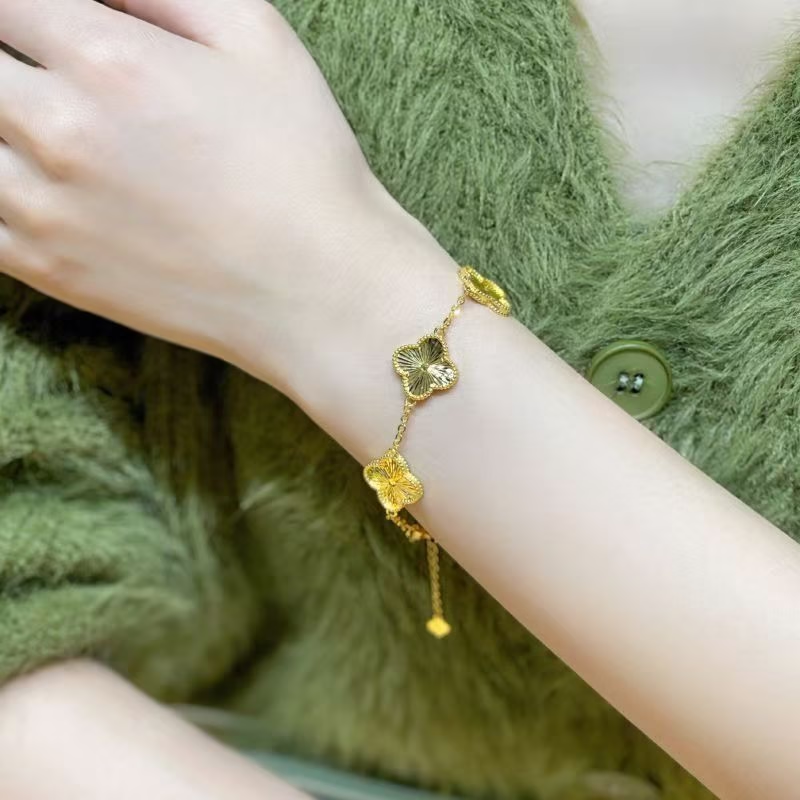 Five-Flower Gold Bracelet