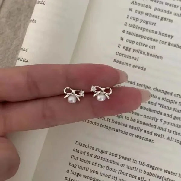 Aretes de lazo de perlas de circonita microengastada de plata de ley 925