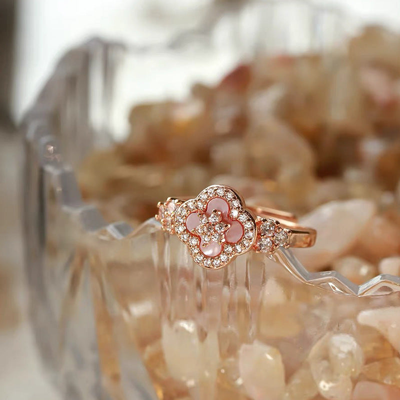 Light Luxury Blossom Ring