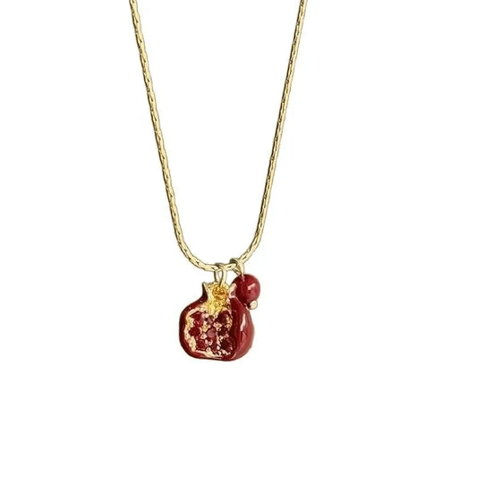 Collar con colgante de granada, frijol rojo y diamante