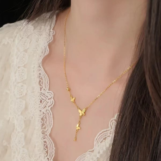 Collar de mariposa revoloteante de lujo
