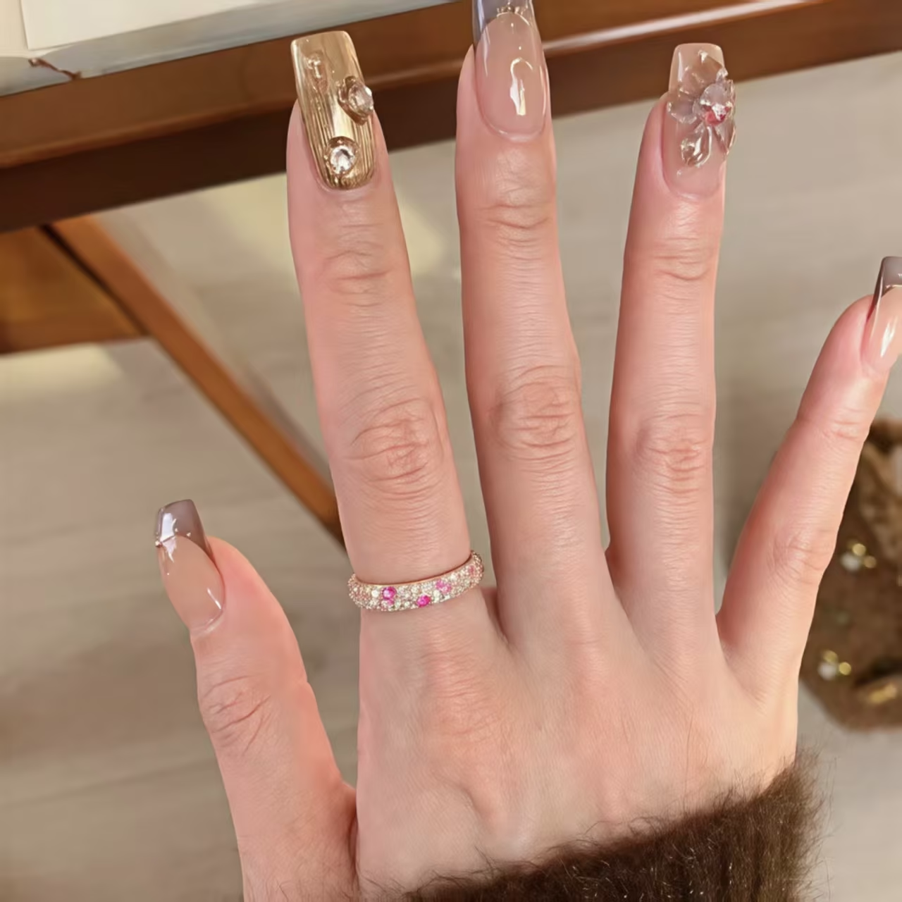 Bague ouverte en pierre précieuse dégradée