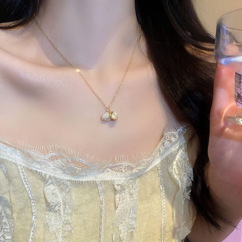 Seashell Pearl Necklace