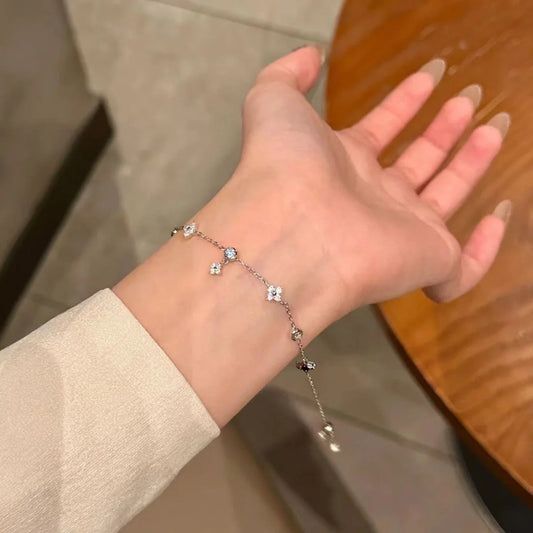 Brazalete de diamantes burbuja trébol de cuatro hojas