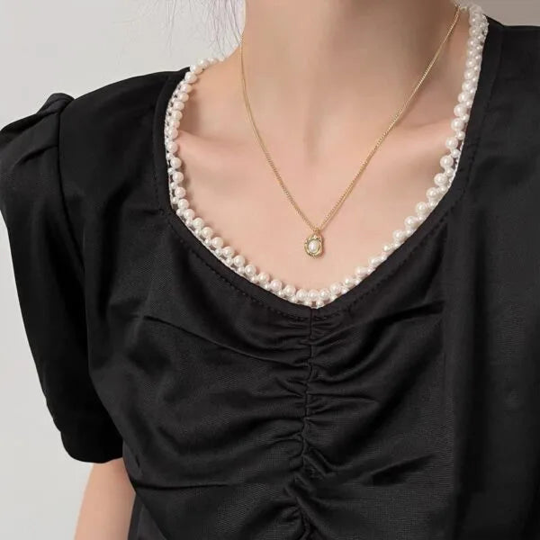 Collar chapado en oro con perla irregular ovalada