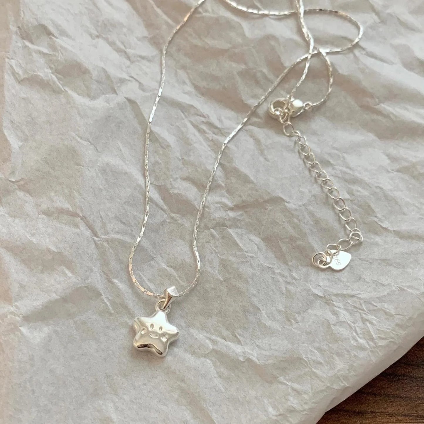 Collar de Plata de Ley 925 con Hueso de Serpiente, Estrella y Sonrisa de la Suerte