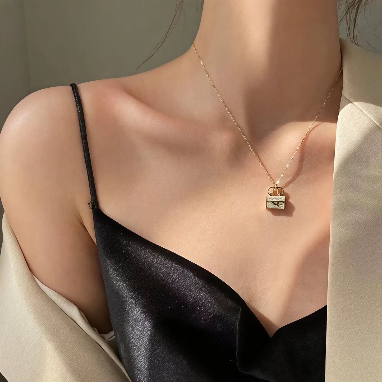 Gleam Purse Pendant Necklace