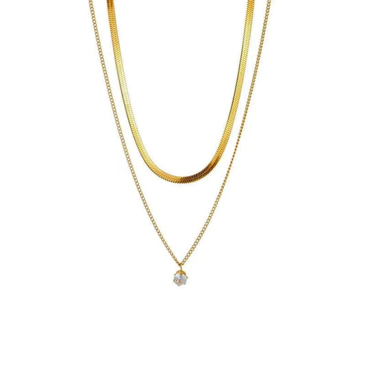 Collar con colgante de circonita en forma de gota de agua