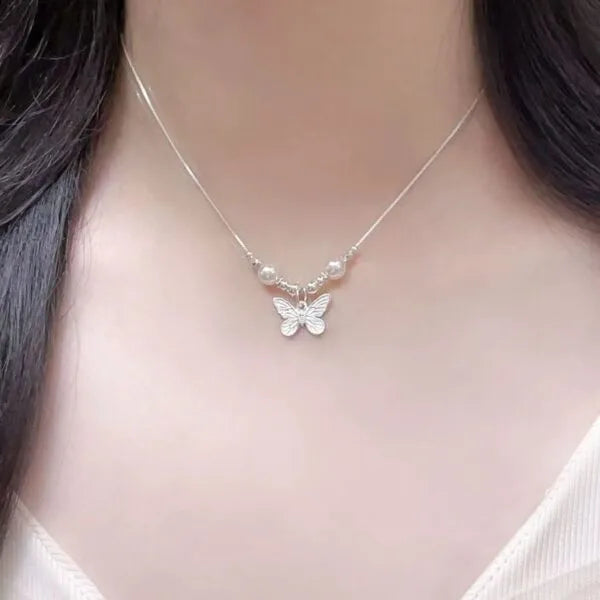 Collar de perlas de imitación con textura de mariposa "Gentle Wind" de plata de ley 925