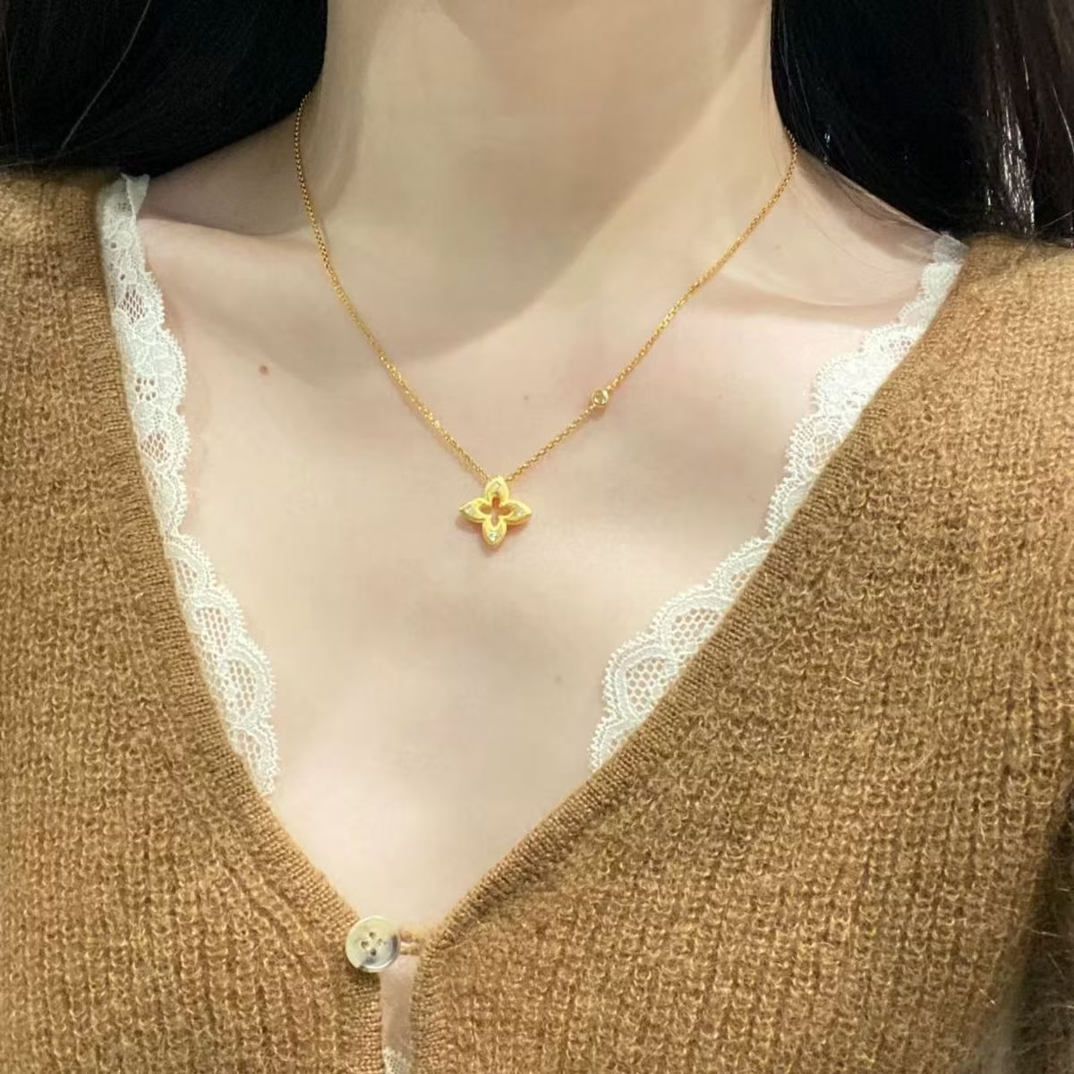 Collar floral de plata de ley 925 con trébol de cuatro hojas