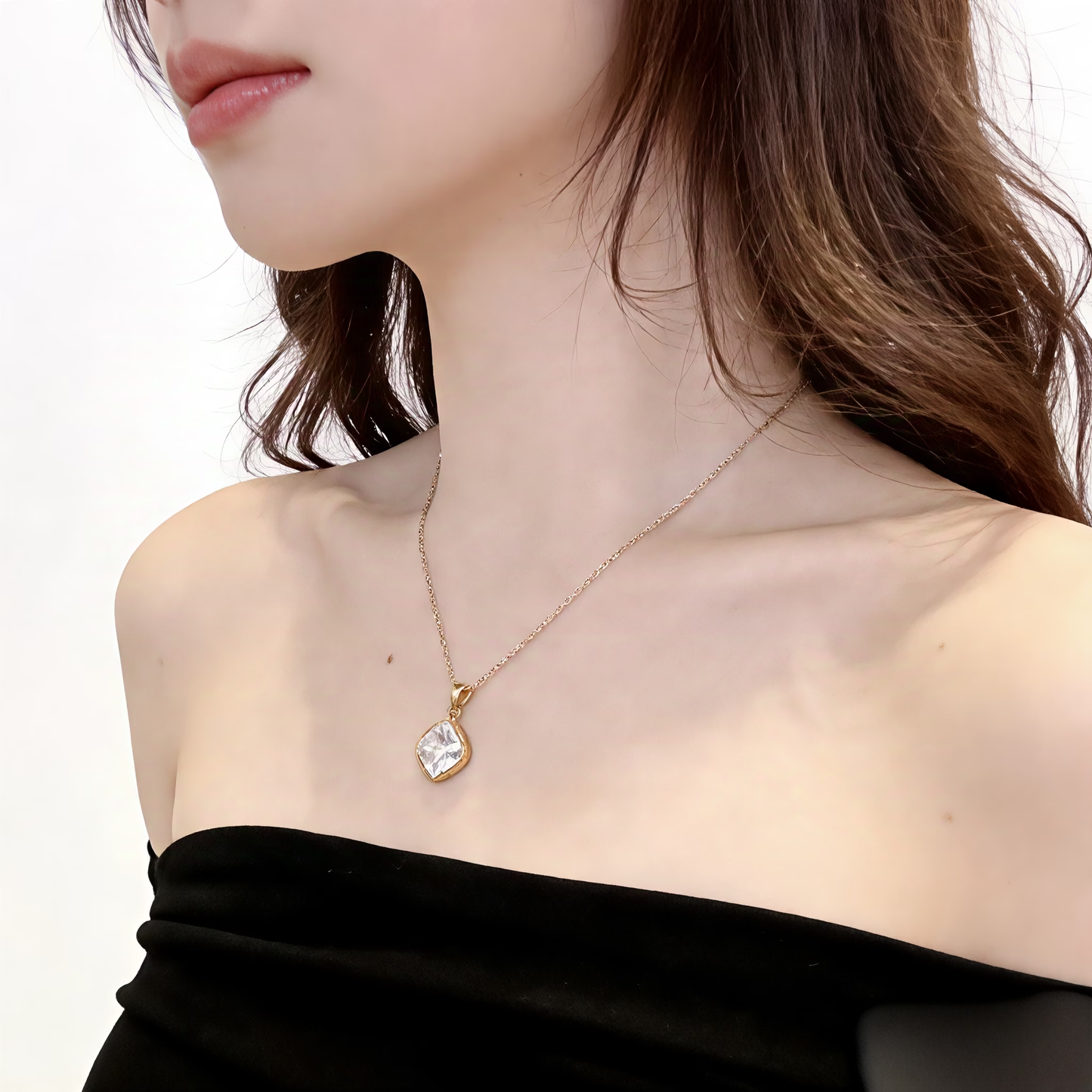 Collar con colgante de circonita cúbica